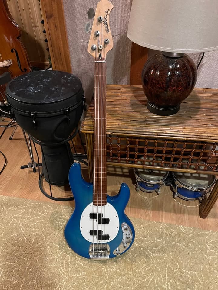 MusicMan 4-string fretless modded EMG pickups